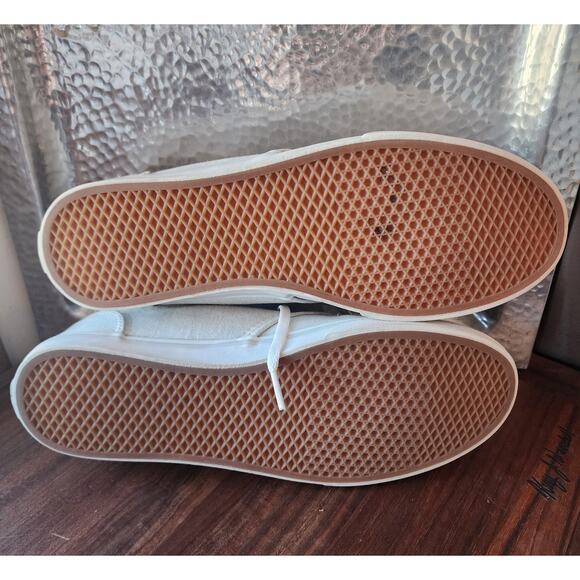 Vans
Light Grey Lace Up Two Tone Lace Up Sneakers - Picture 7 of 8